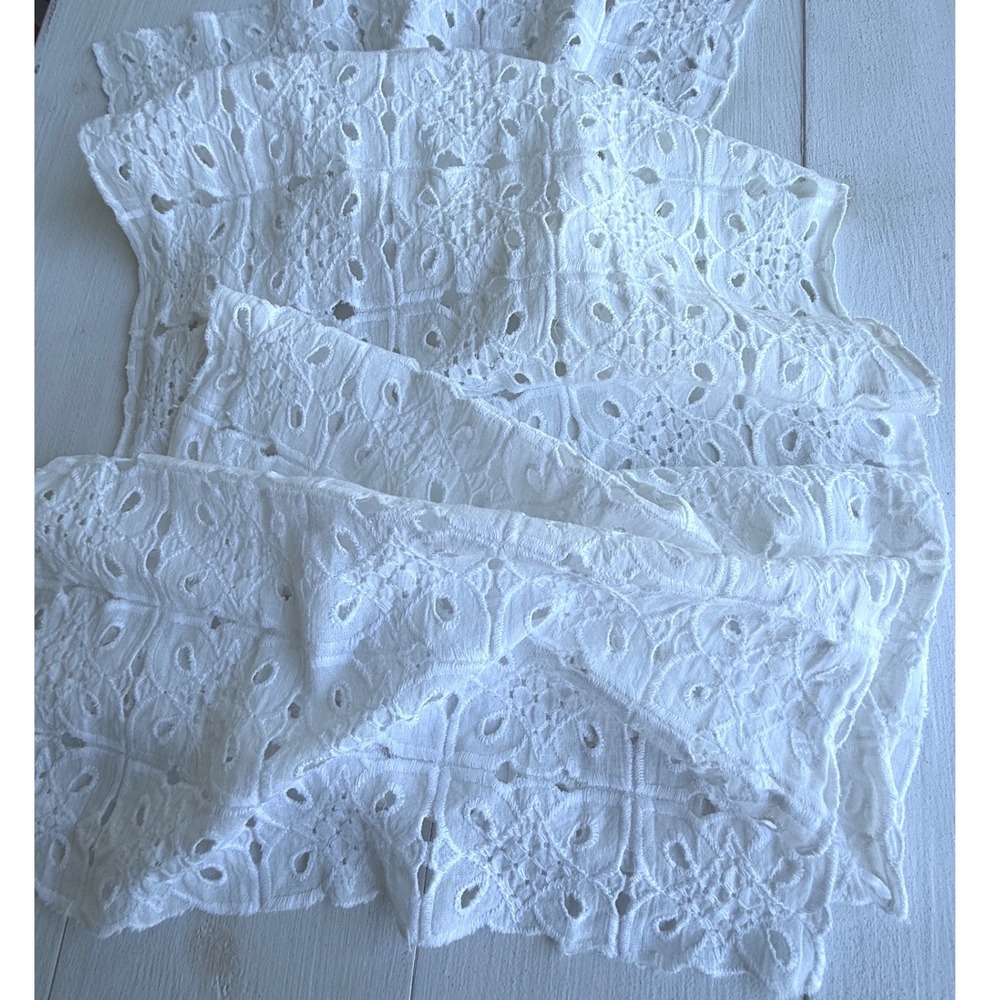 Vintage White Eyelet Lace Table Runner Rectangular Floral Scalloped Trim 40x12